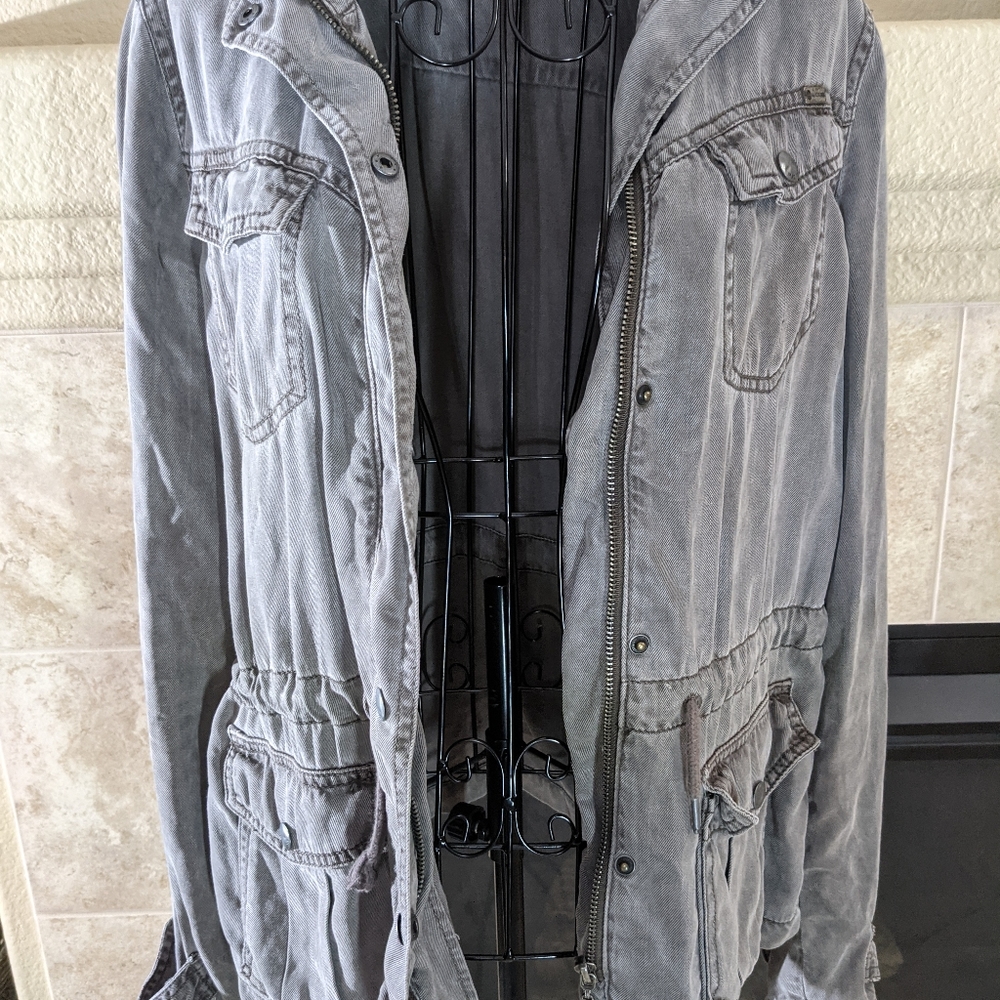 Will become your go-to lightweight jacket.  By Max Jeans.  Size: Small - Picture 7 of 14
